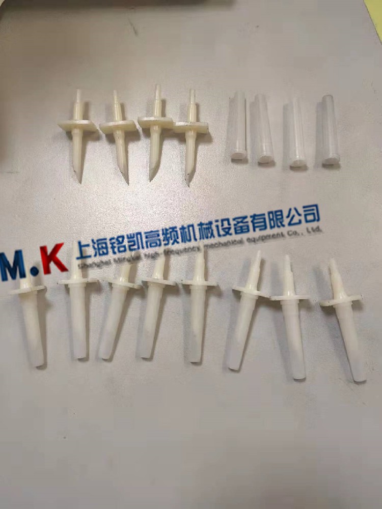 医用塑料插瓶针自动组装机